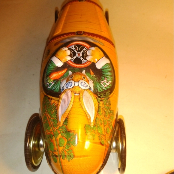 Collector Candy Tin Roadster Rabbit - Picture 4 of 8